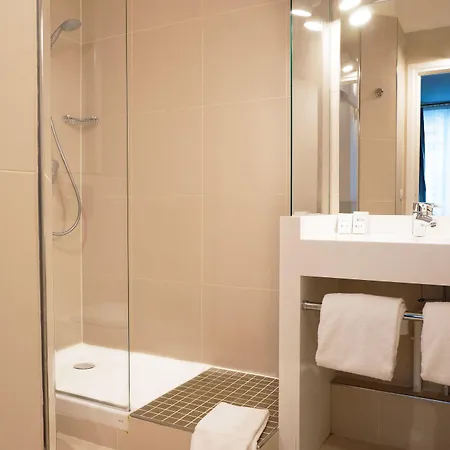 Du Cygne Hotell 2*