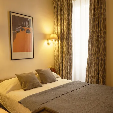 Du Cygne Hotel 2*
