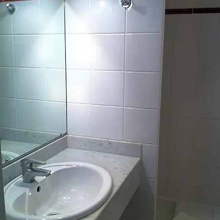 Du Cygne Hotell 2*
